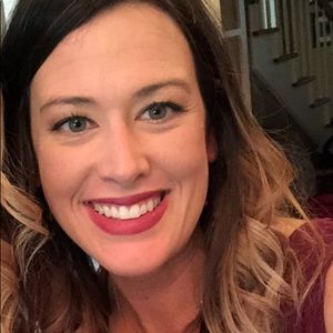 Meet your Posher, Lara